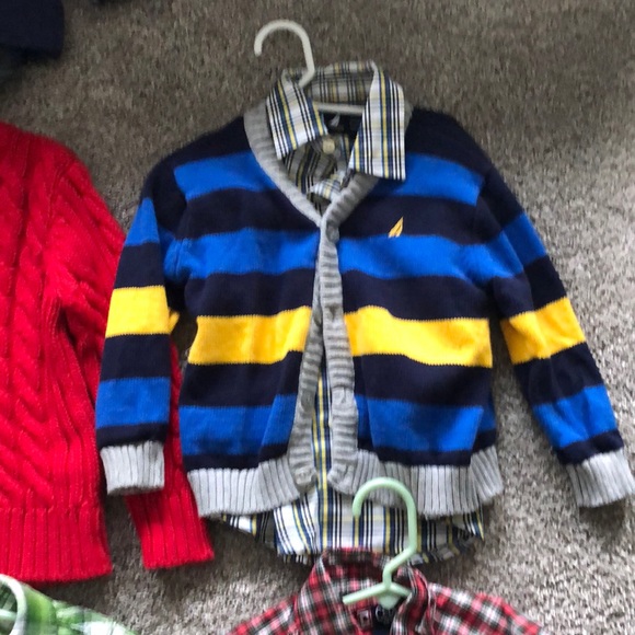 Lot of 2t Toddler boys sweaters and button downs - Picture 4 of 6